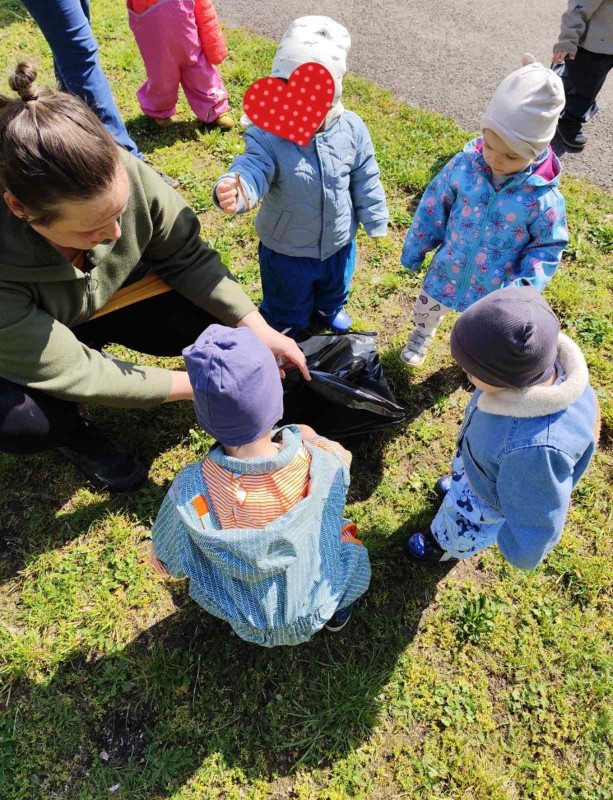 Pobiramo smeti za lepšo okolico.