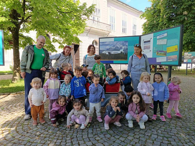 Palčica se je odpravila na točko v Tivoli.